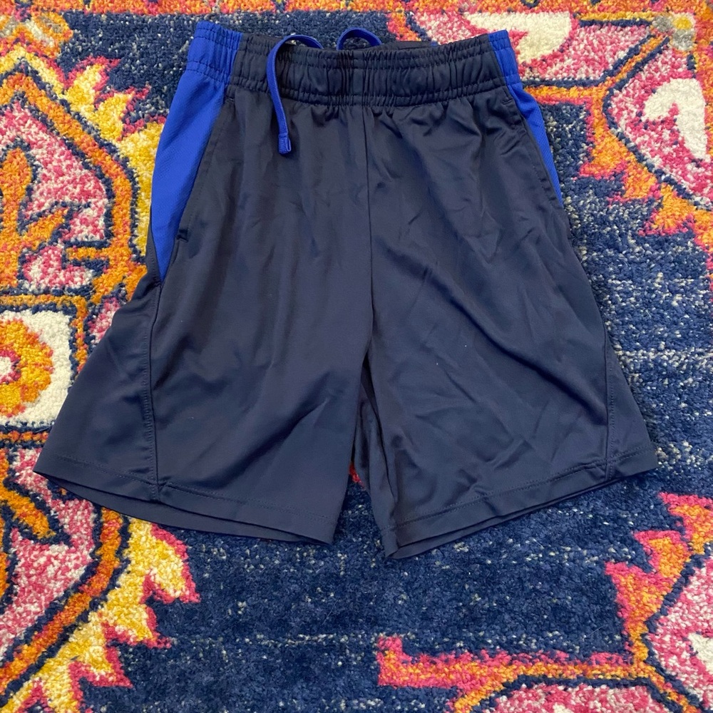 LOT GUC Boys S-M shorts - Picture 2 of 12